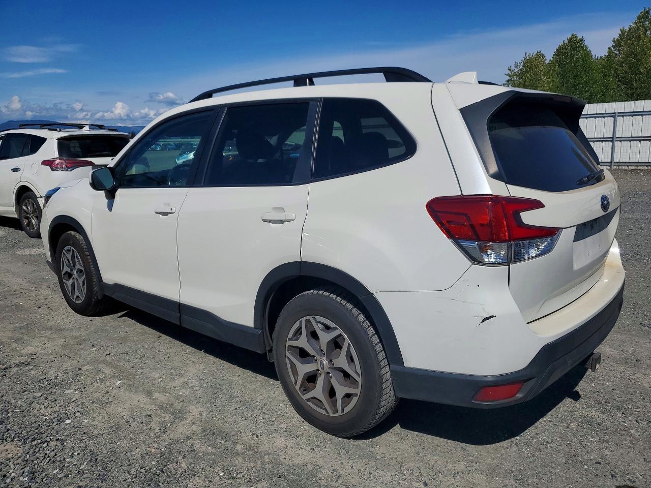 2019 Subaru Forester Premium - Image 2
