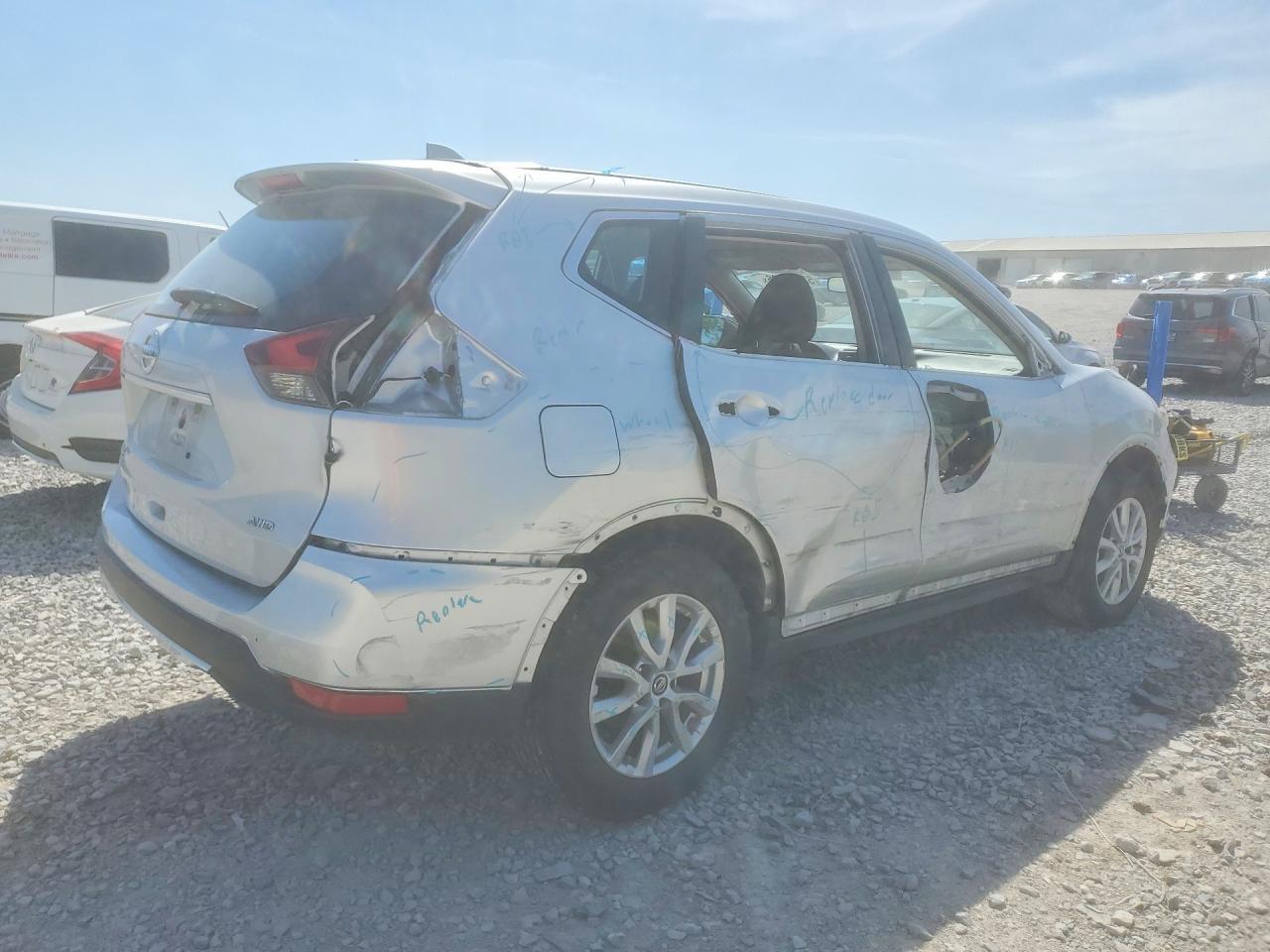 2017 Nissan Rogue S - Фото 3