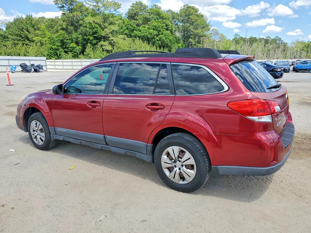 2013 Subaru Outback 2.5I - Image 2