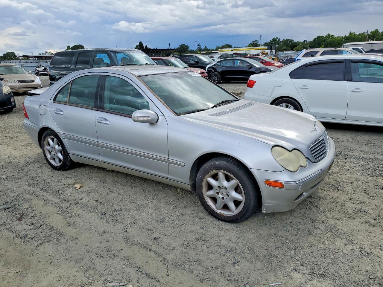 2003 Mercedes-Benz C 240 4Matic - Image 4