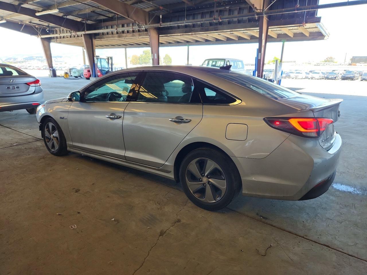 2016 Hyundai Sonata Hybrid Limited - Image 2