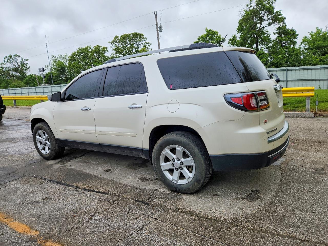 2015 GMC Acadia Sle - Image 2