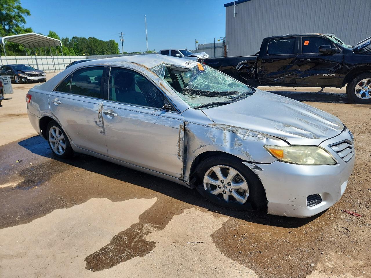2011 Toyota Camry Le - Фото 4