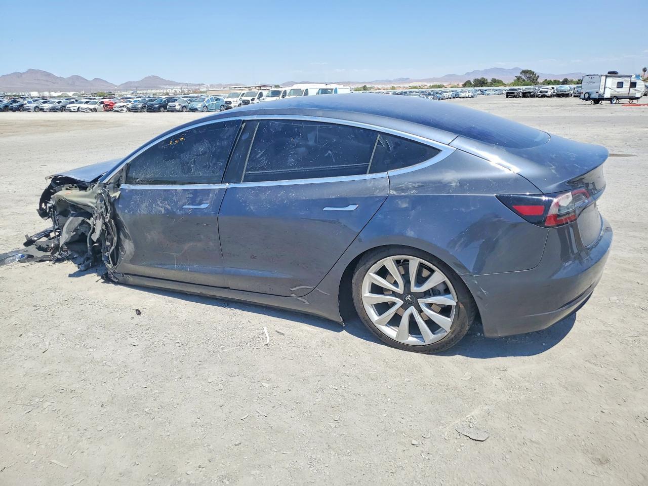 2018 Tesla Model 3 - Фото 2