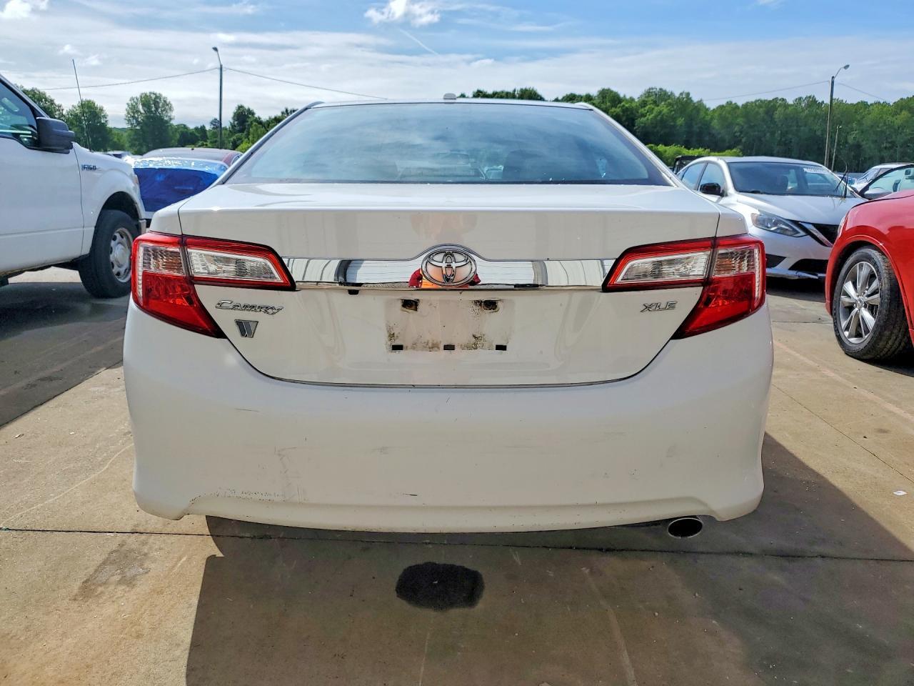 2014 Toyota Camry Xle - Image 6