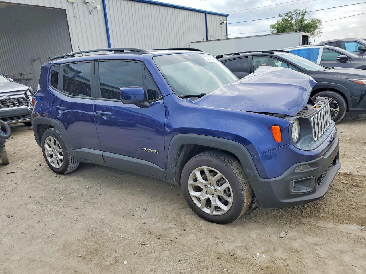 2017 Jeep Renegade Latitude - Image 4