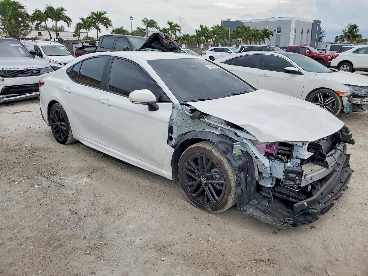 2025 Toyota Camry Se - Фото 4