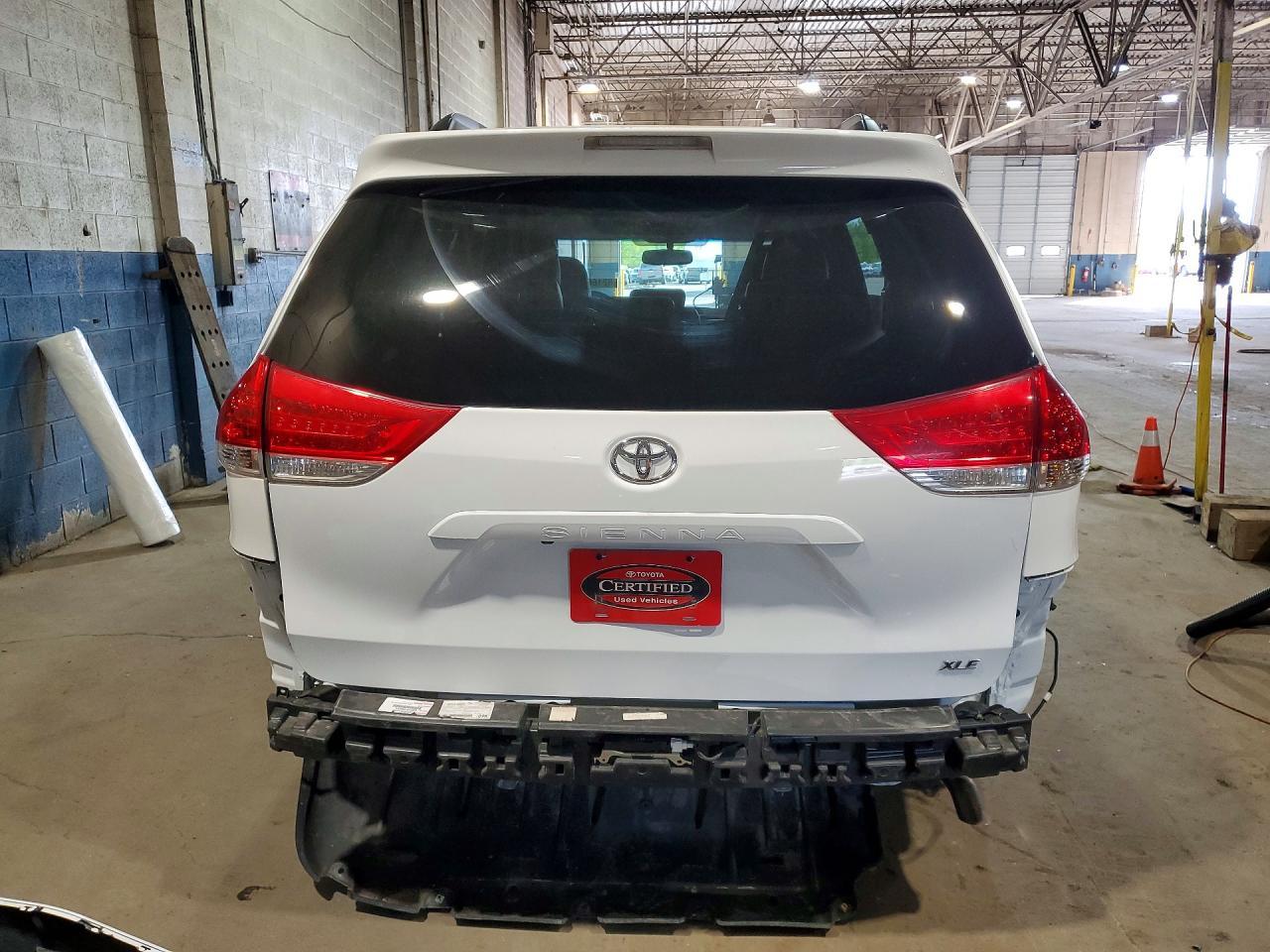 2014 Toyota Sienna Xle 8-Passenger - Фото 6