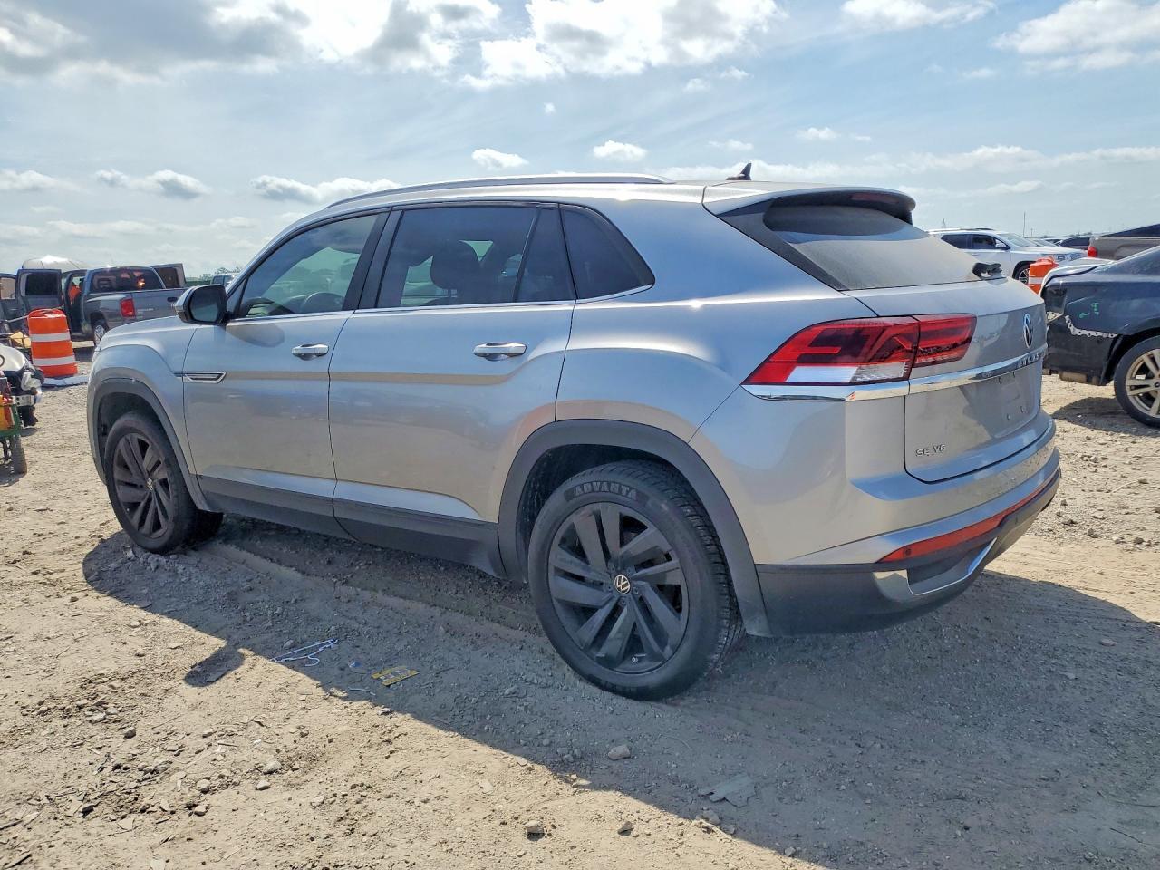 2022 Volkswagen Atlas Cross Sport Se - Image 2