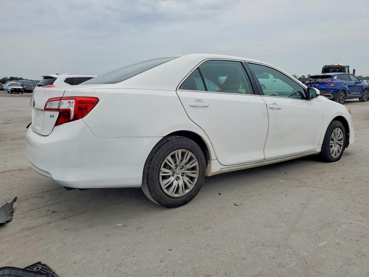 2012 Toyota Camry Le - Image 3
