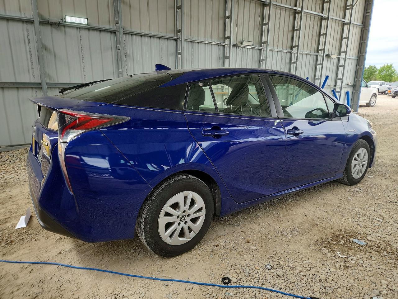 2016 Toyota Prius Two - Фото 3