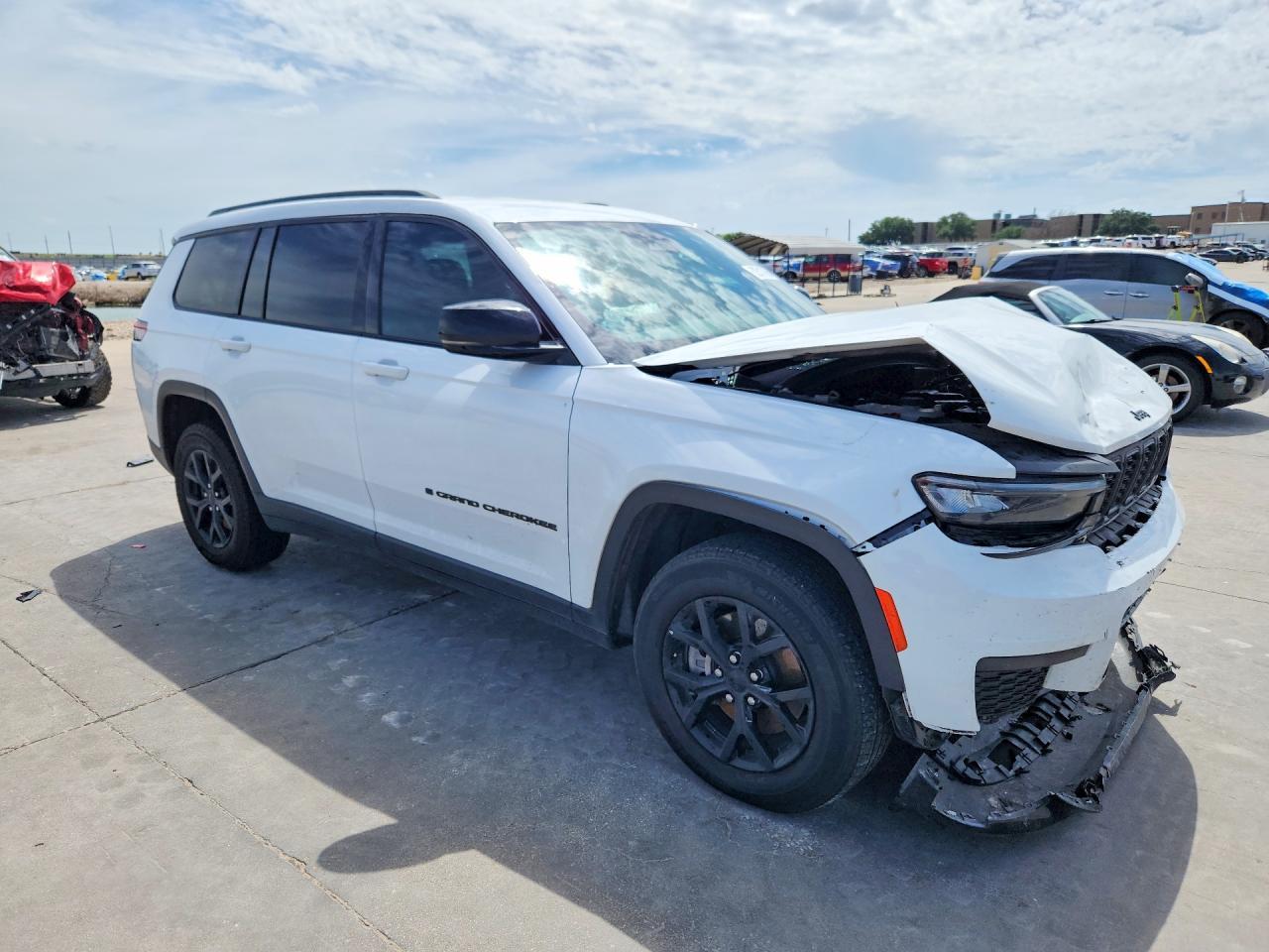 2024 Jeep Grand Cherokee L Laredo - Image 4
