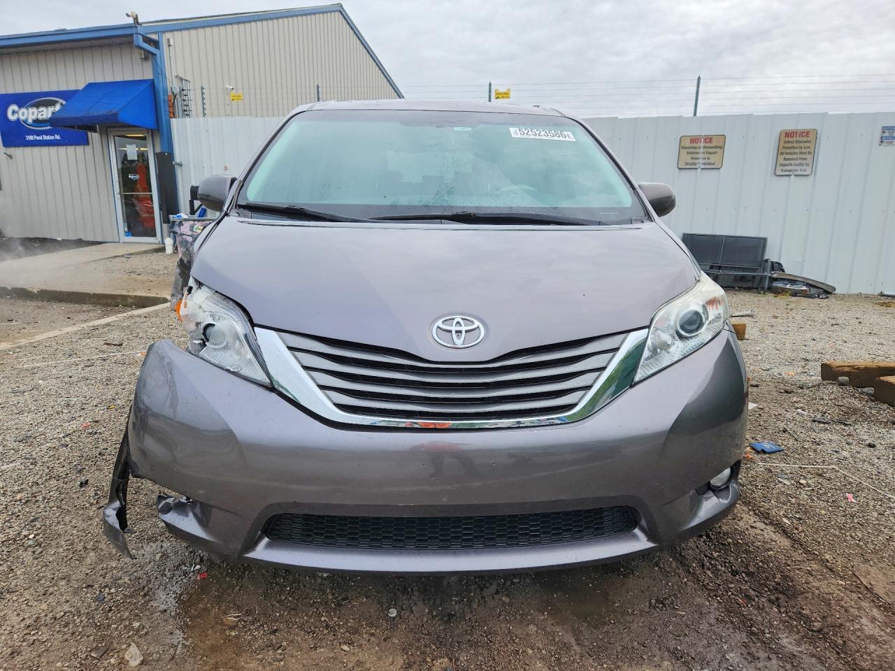 2014 Toyota Sienna Xle 8-Passenger - Image 5