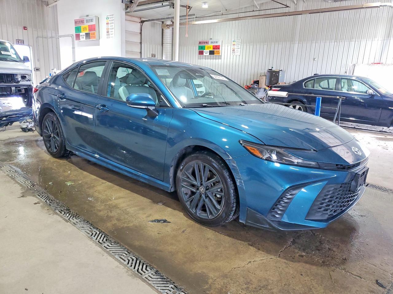 2025 Toyota Camry Se - Image 4
