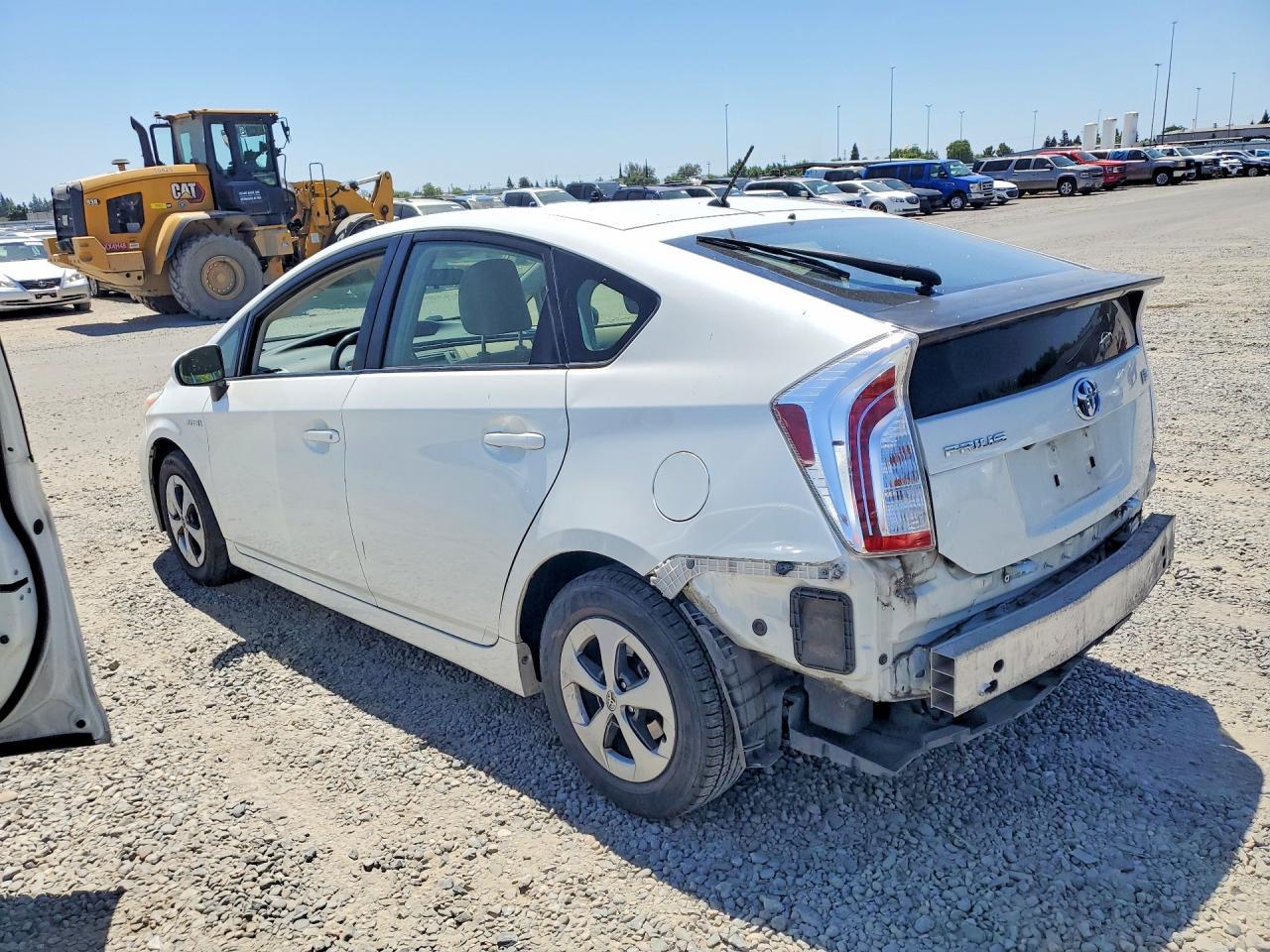 2015 Toyota Prius Two - Фото 2
