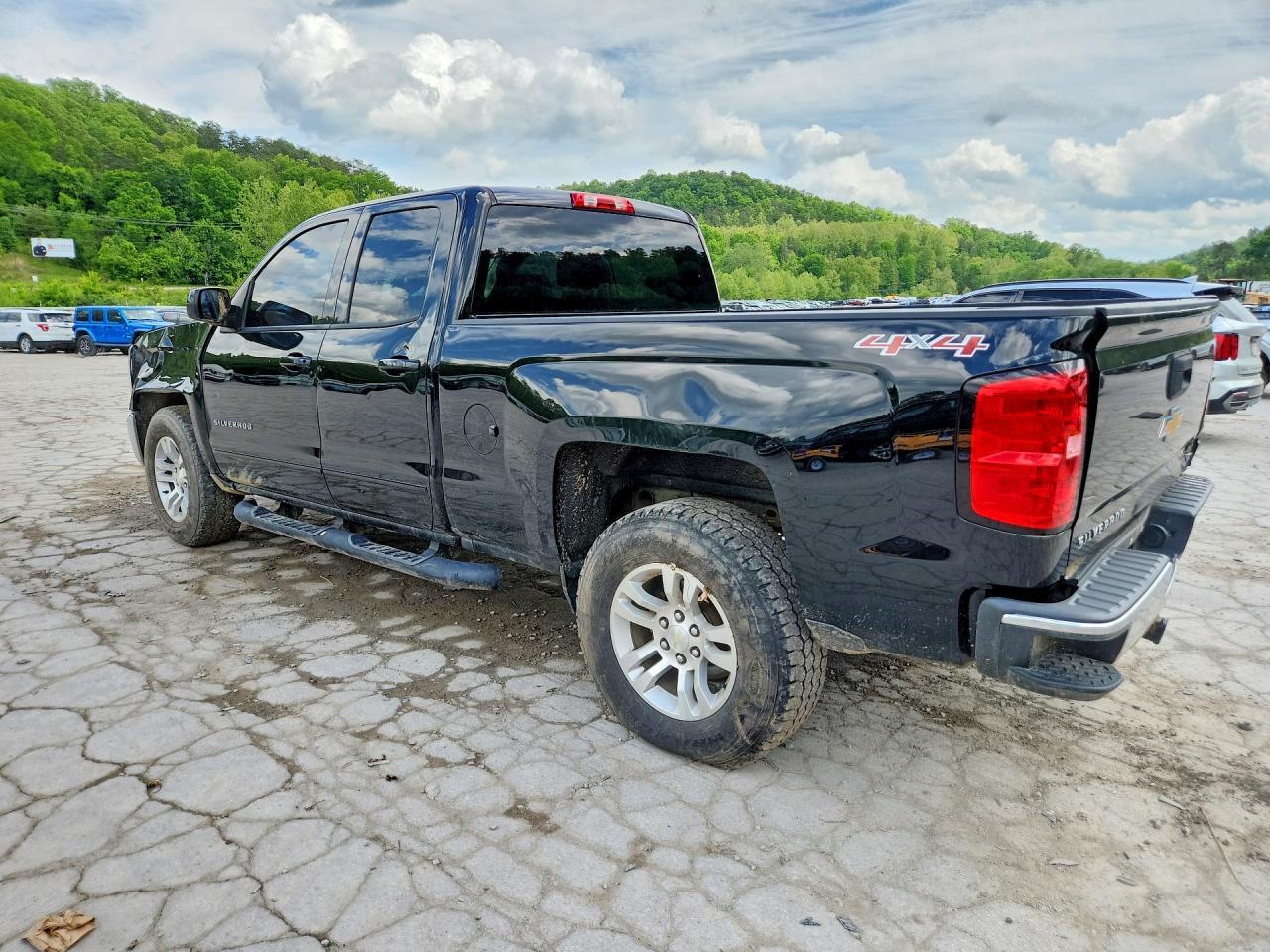 2017 Chevrolet Silverado C1500 Heavy Duty - Image 3