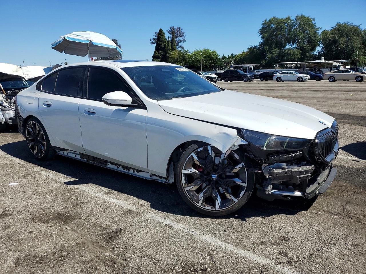 2025 BMW 530 I - Фото 4