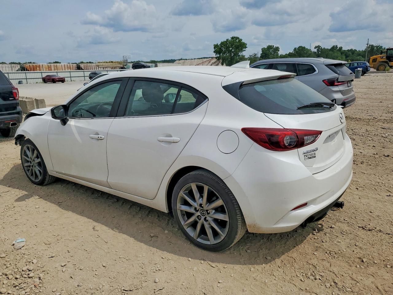 2018 Mazda 3 Grand Touring - Фото 2