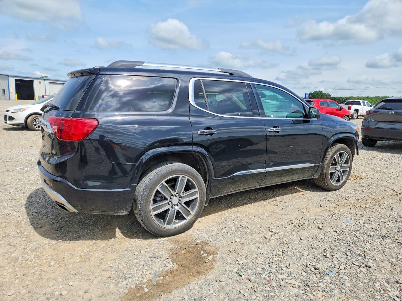 2017 GMC Acadia Denali - Фото 3