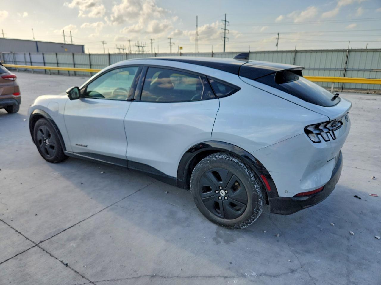 2022 Ford Mustang Mach-E California Route 1 - Фото 2