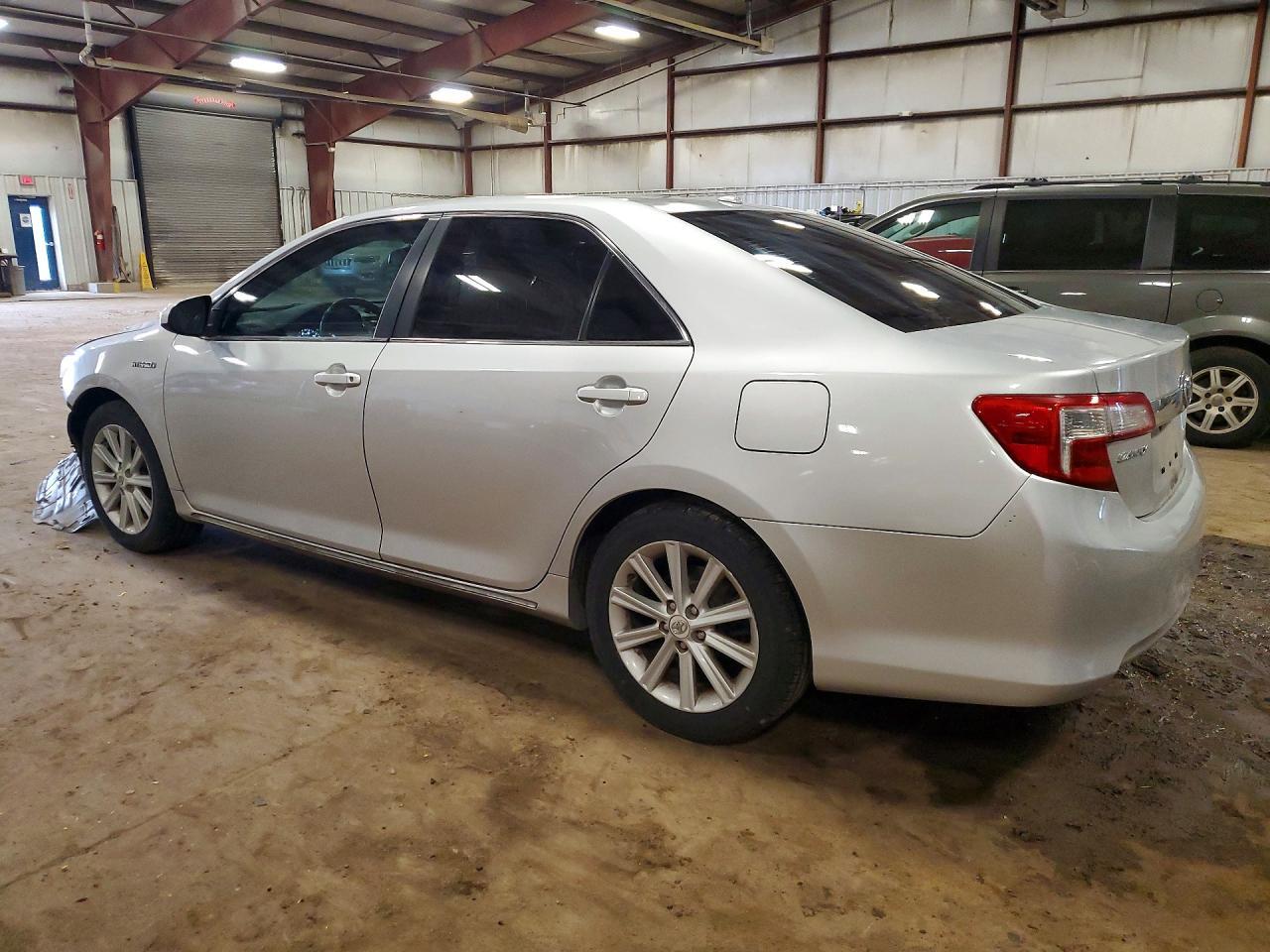 2012 Toyota Camry Hybrid Xle - Фото 2