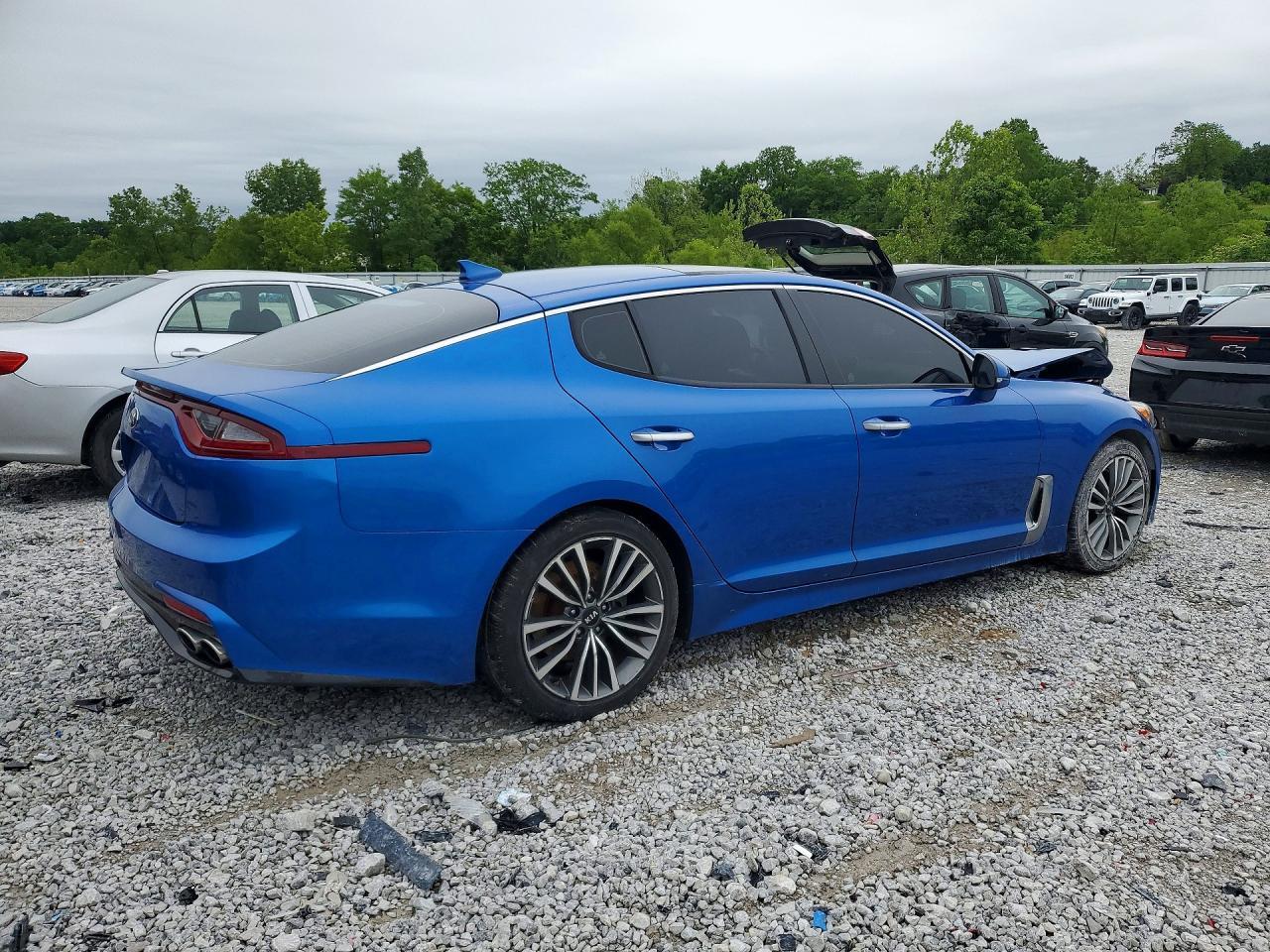 2018 Kia Stinger Premium - Image 3