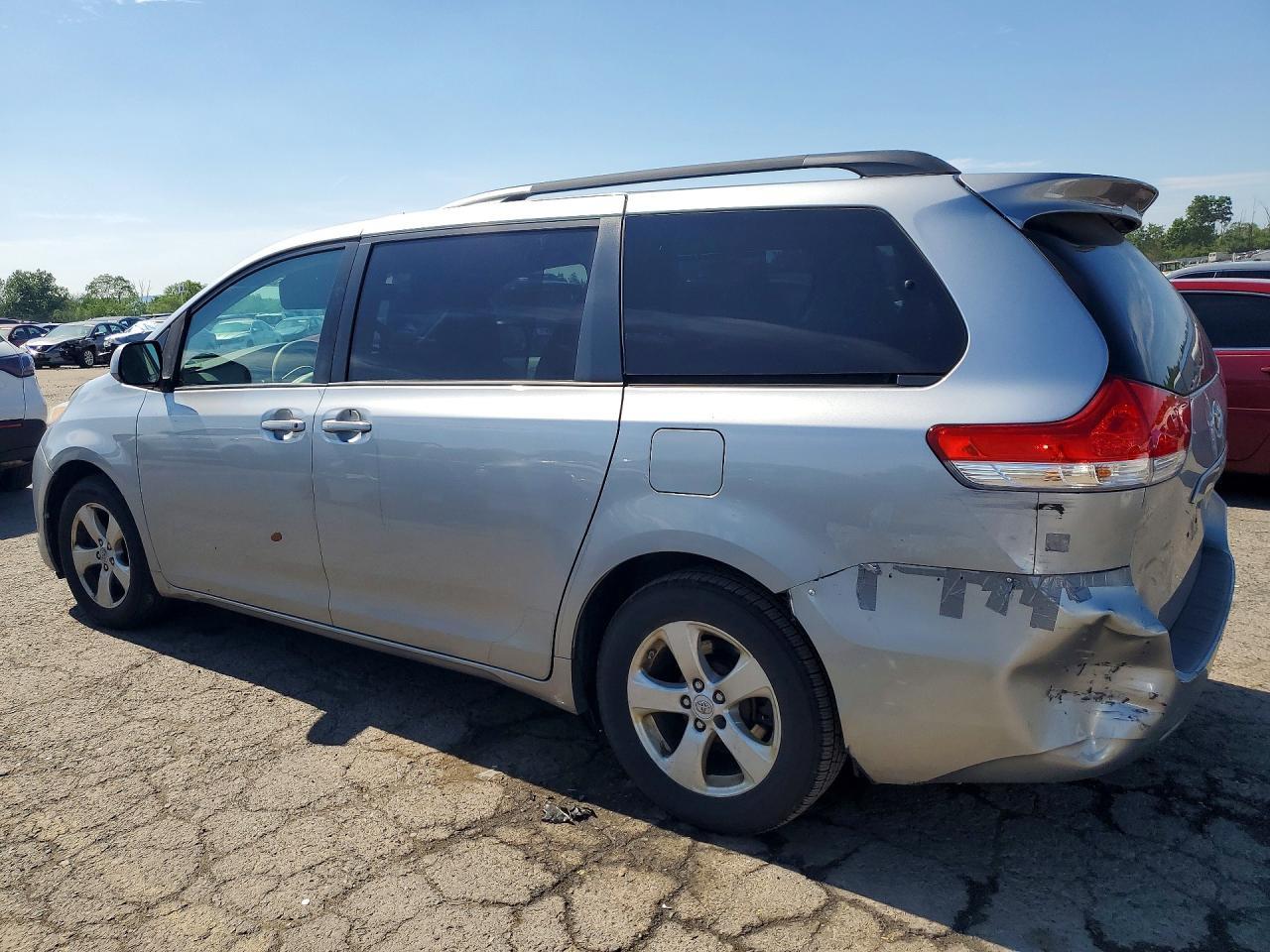 2011 Toyota Sienna Le - Image 2