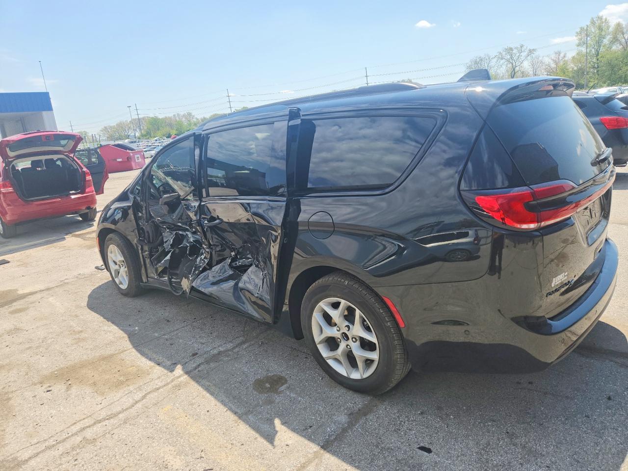 2021 Chrysler Pacifica Hybrid Touring L - Image 2