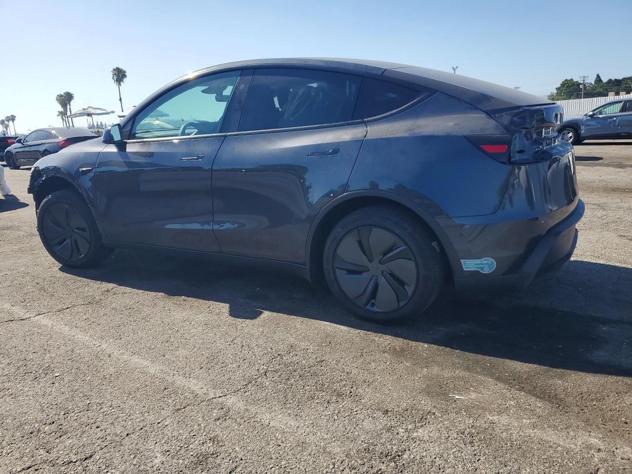 2026 Tesla Model Y - Фото 2