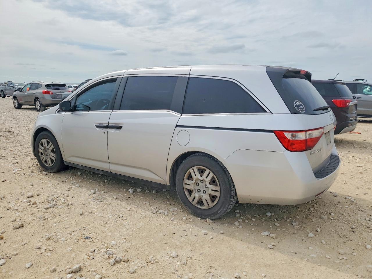 2011 Honda Odyssey Lx - Фото 2
