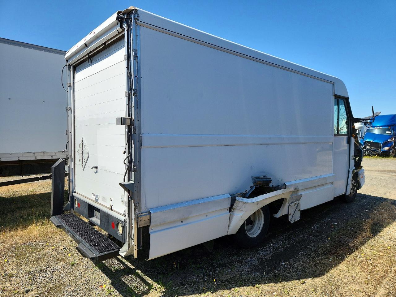 2018 Isuzu Npr - Image 3