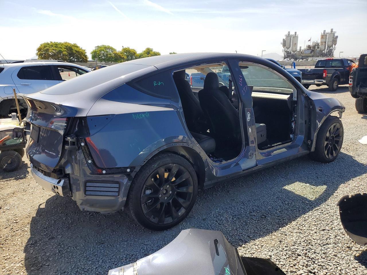 2023 Tesla Model Y - Фото 3