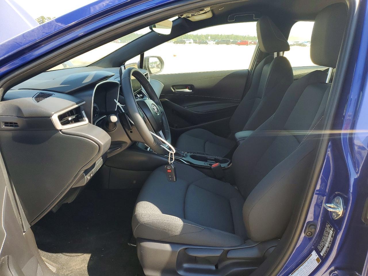 2025 Toyota Corolla Hatchback Se - Image 7