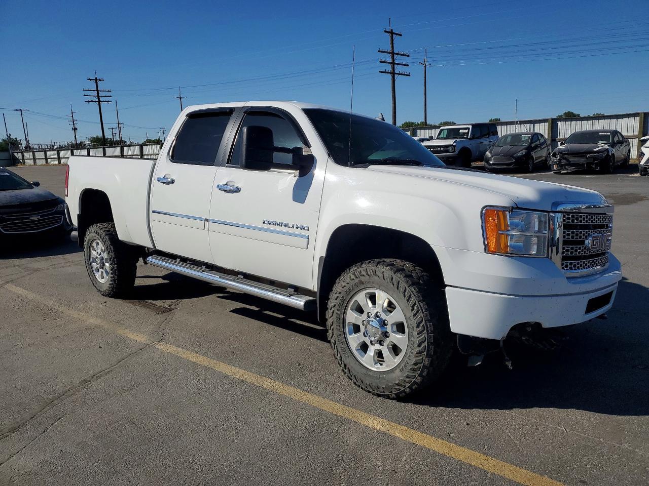 2014 GMC Sierra K2500 Denali - Image 4
