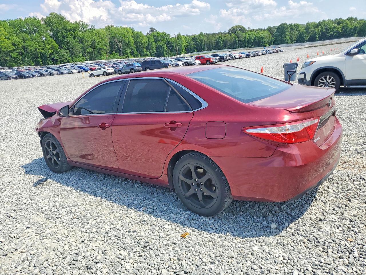 2016 Toyota Camry Se - Фото 2