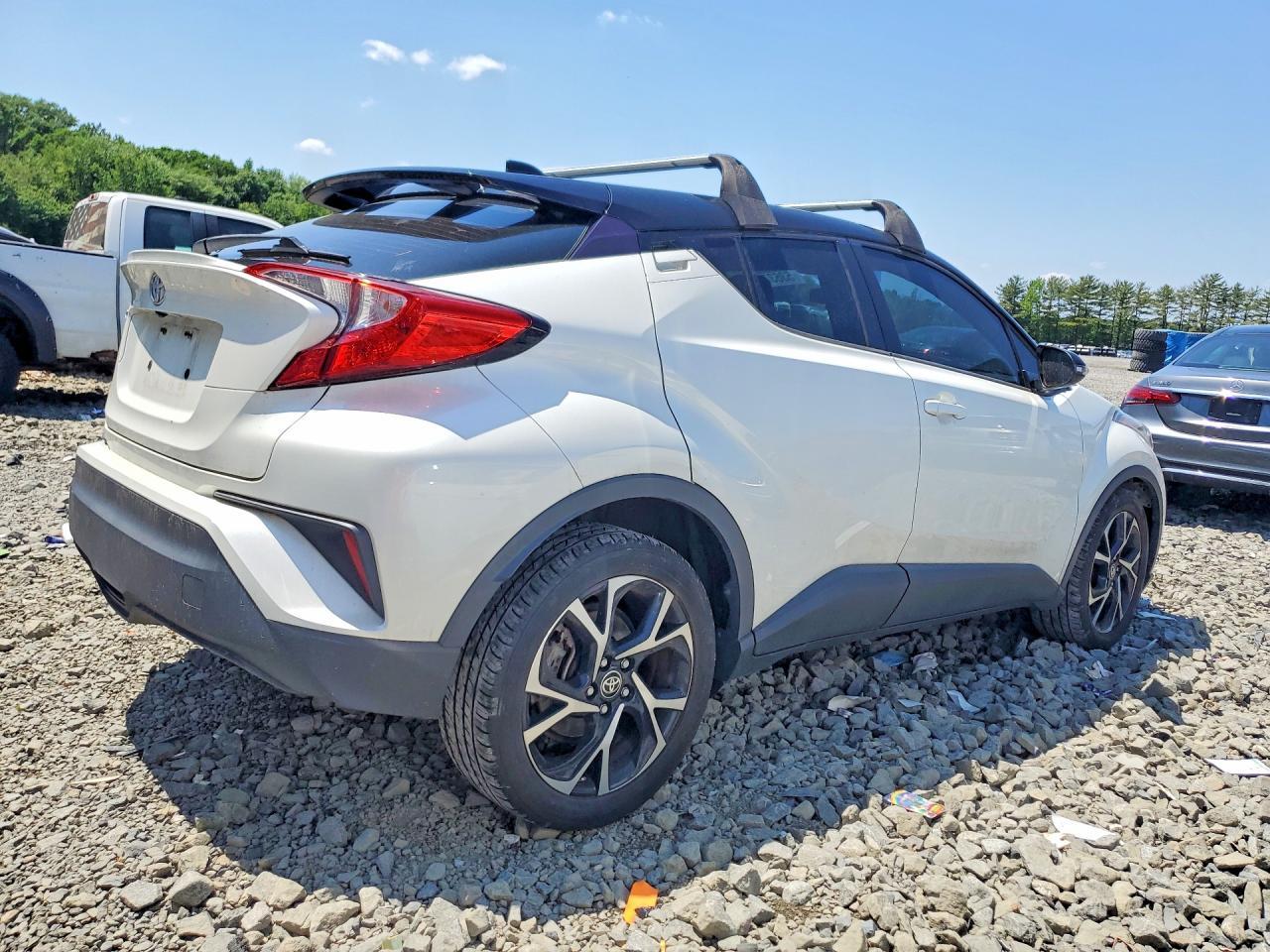2020 Toyota C-Hr Xle - Image 3