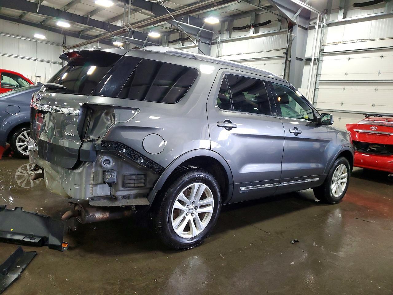 2019 Ford Explorer Xlt - Фото 3