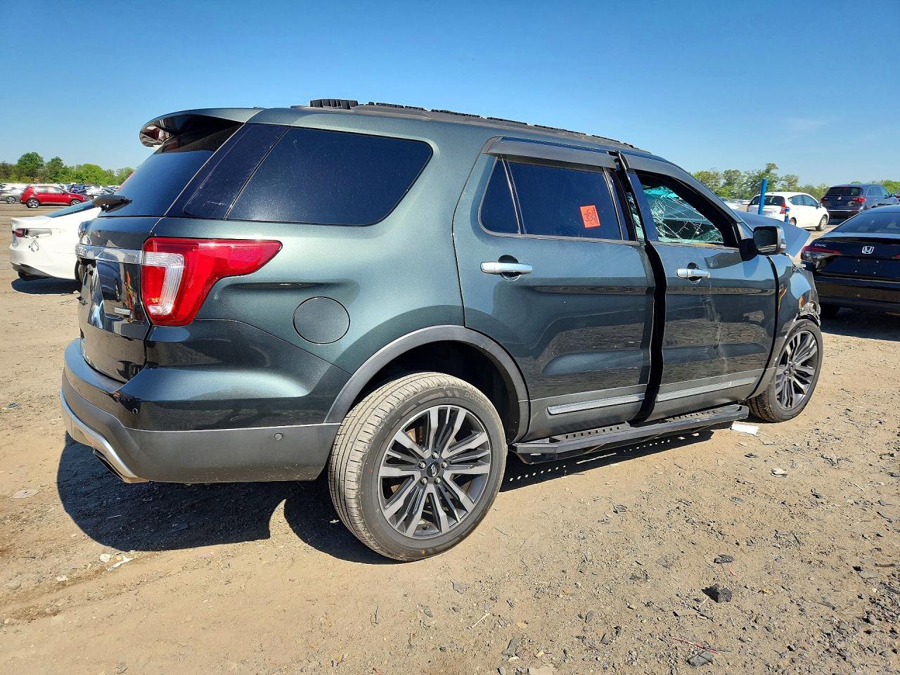 2016 Ford Explorer Platinum - Image 3