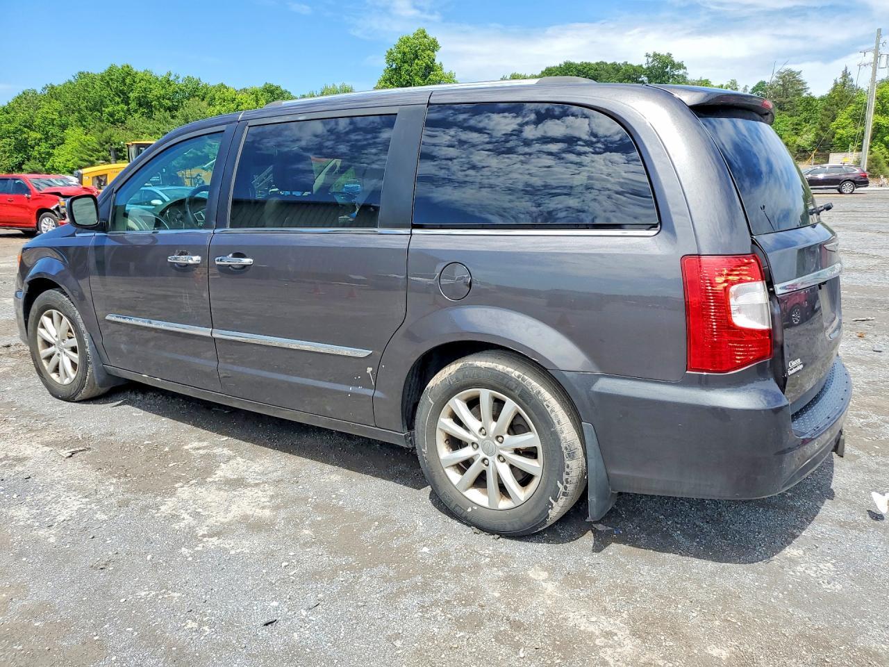 2016 Chrysler Town & Country Limited Platinum - Фото 2