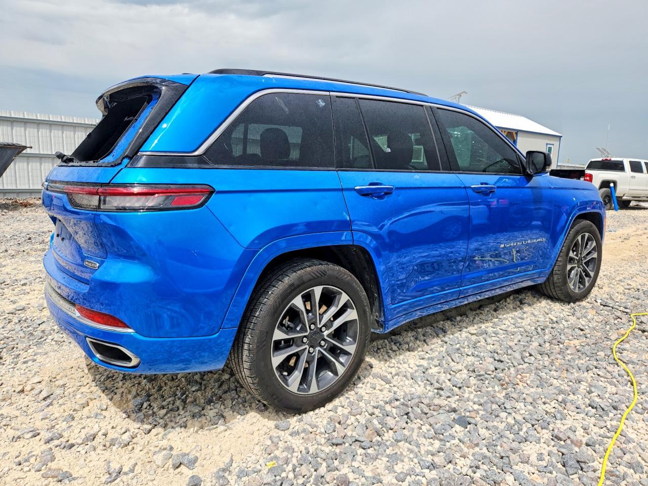 2023 Jeep Grand Cherokee Overland 4Xe - Image 3