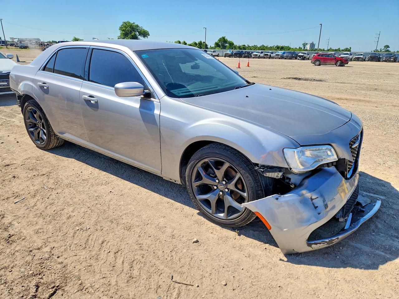 2017 Chrysler 300 Limited - Image 4