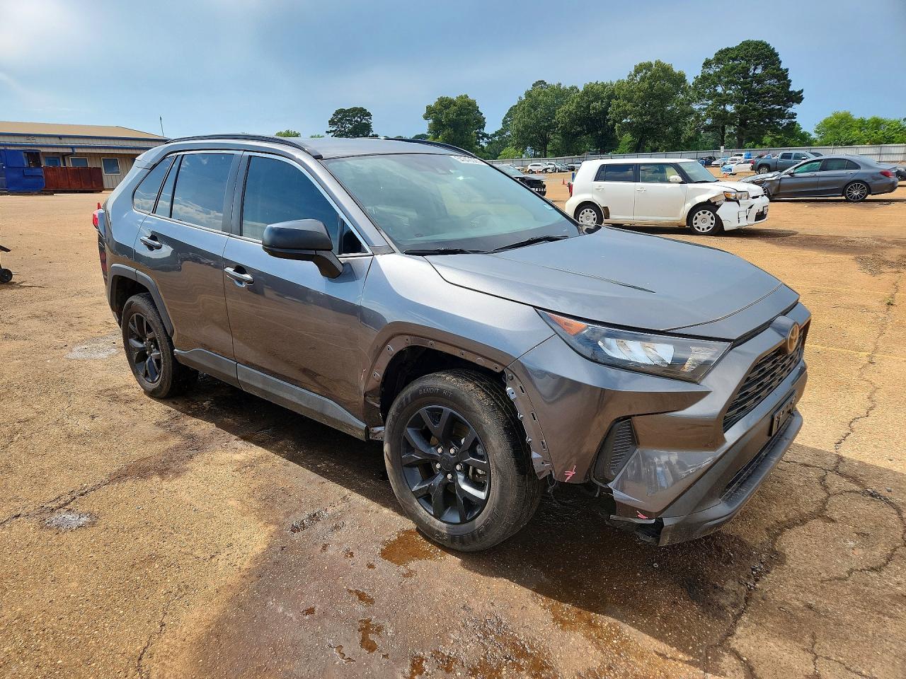 2021 Toyota Rav4 Le - Image 4