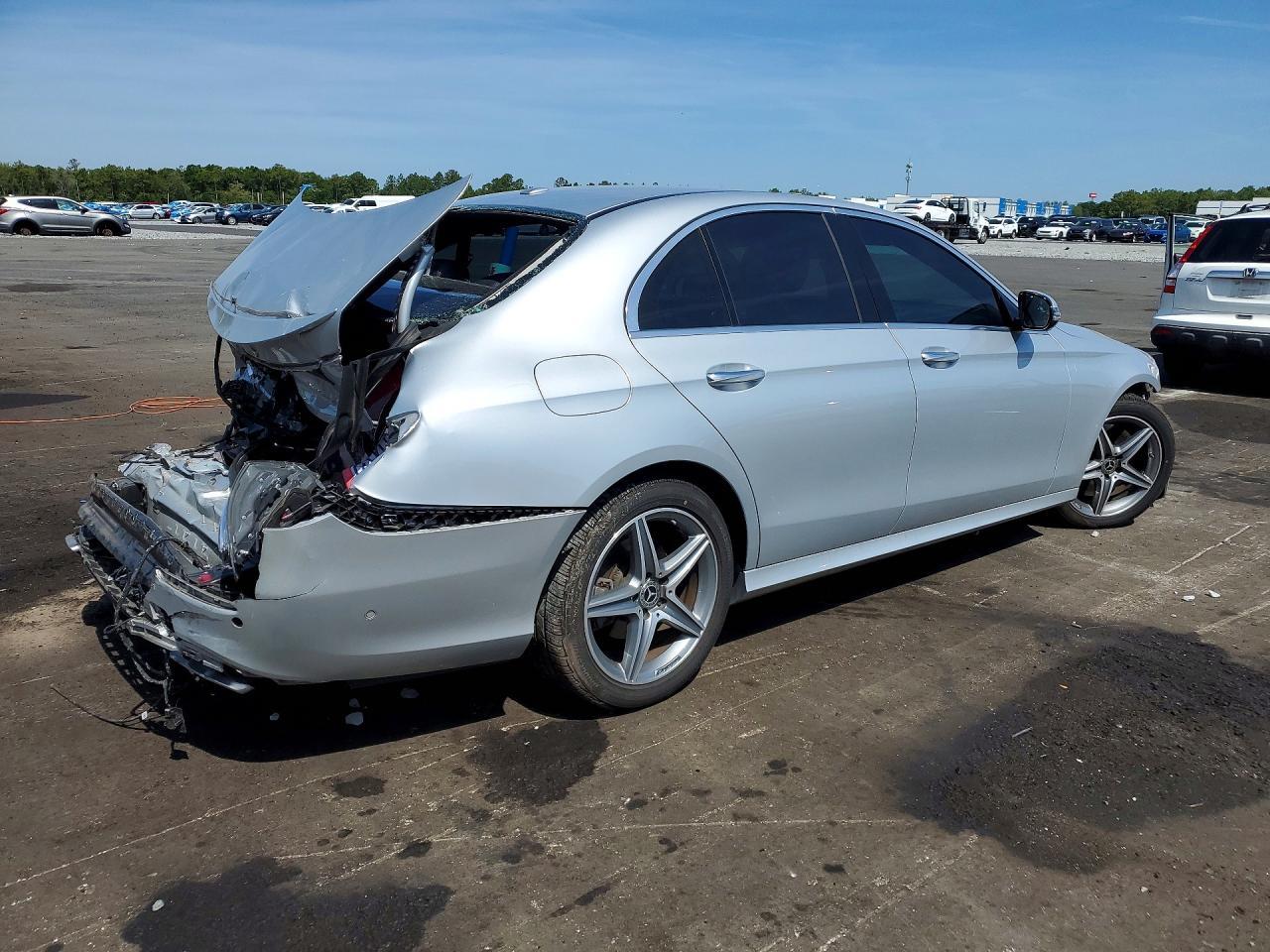 2019 Mercedes-Benz E 300 - Фото 3