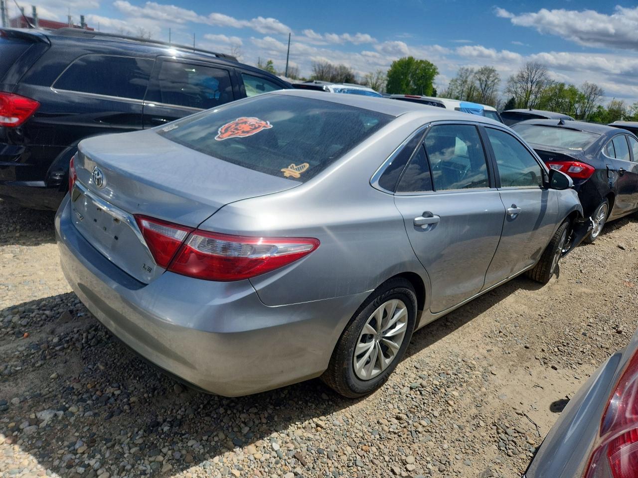 2016 Toyota Camry Le - Фото 3