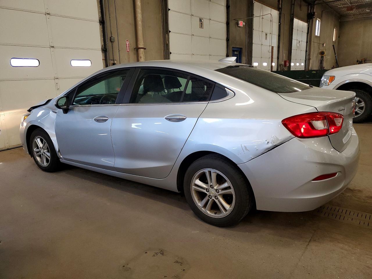 2017 Chevrolet Cruze Lt - Фото 2