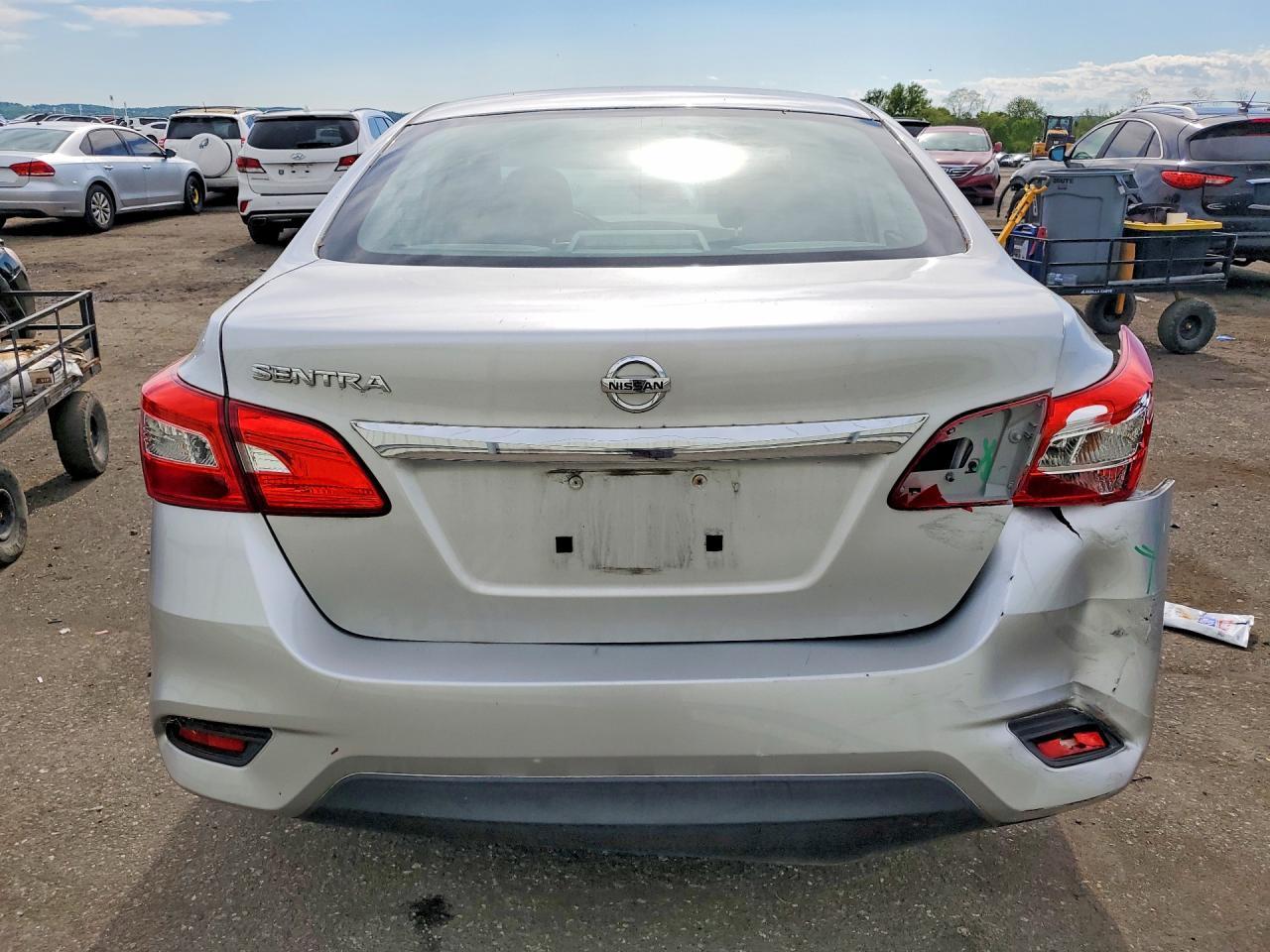 2016 Nissan Sentra S - Фото 6