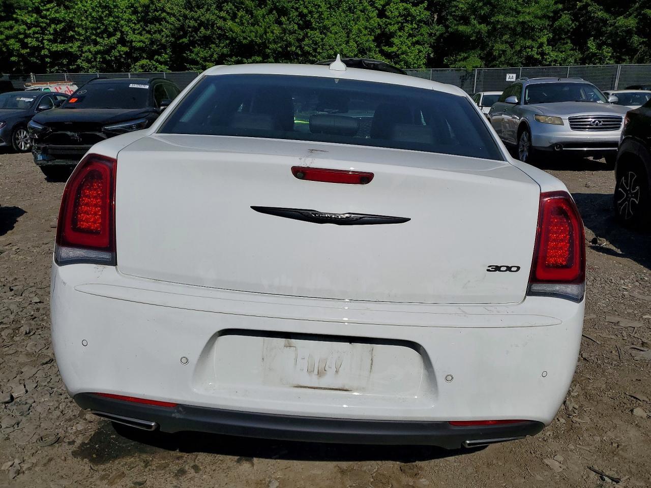 2022 Chrysler 300 Touring L - Фото 6