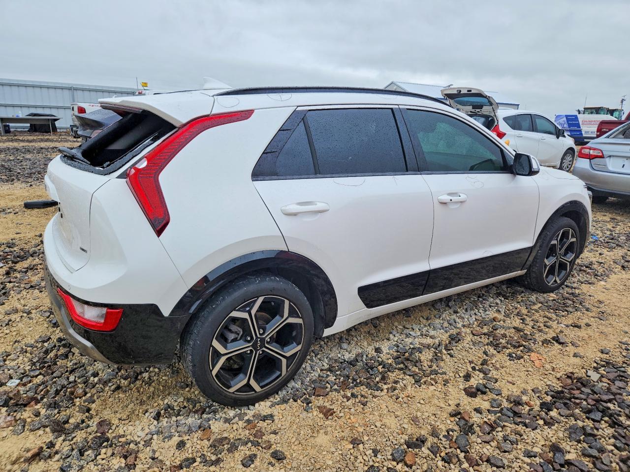 2023 Kia Niro Ex - Image 3