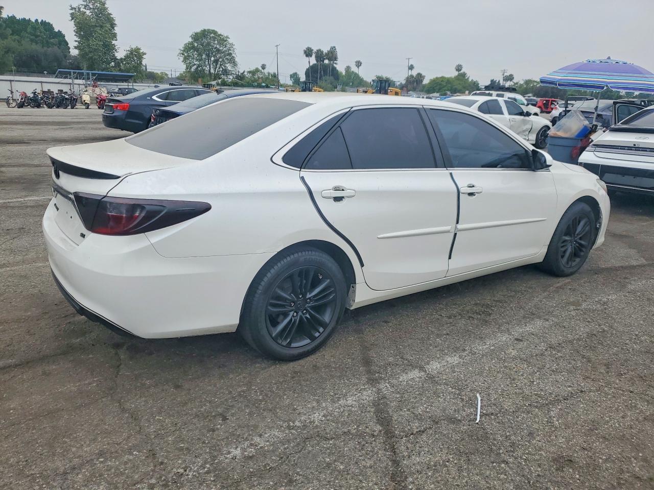 2015 Toyota Camry Se - Image 3