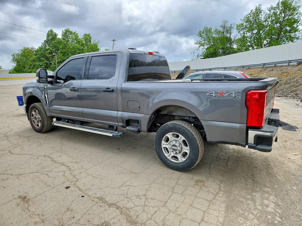 2025 Ford F250 Super Duty - Image 2